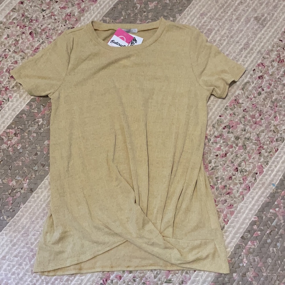 NEW, Beautiful tshirt